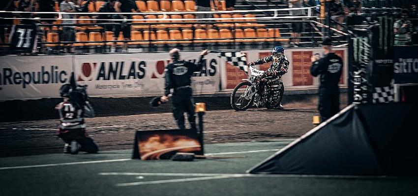 Anlas Domination Continues at Fim Speedway GP
