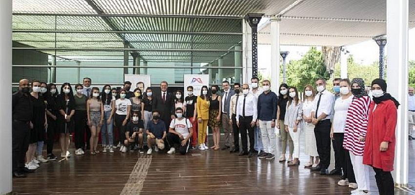 Mersin Büyükşehir Belediye Başkanı Seçer, Büyükşehir’in Üniversite Tercih Danışmanlığı Desteğinden Faydalanan Öğrencilerle Buluştu