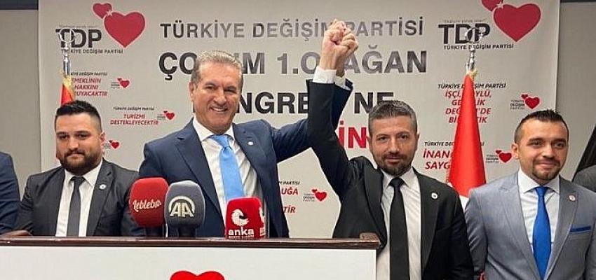 Türkiye Değişim Partisi Genel Başkanı Sayın Mustafa Sarıgül, 1.Olağan Çorum Kongresi’nde basın toplantısı düzenledi.