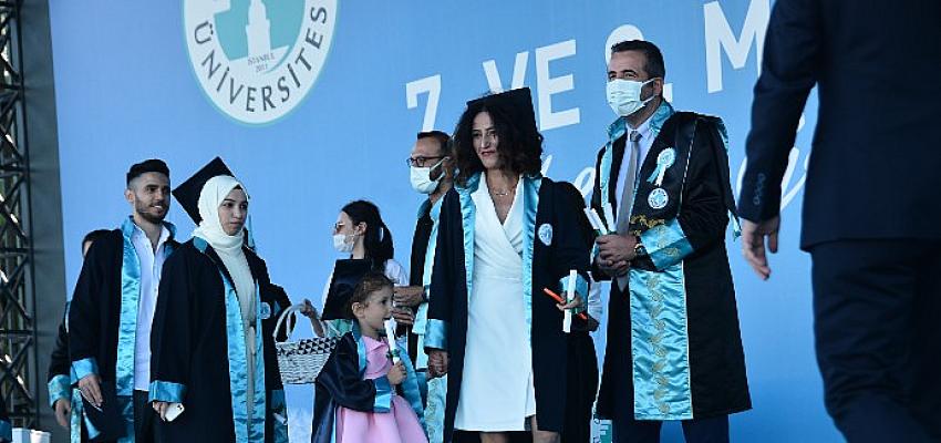Üsküdar’da renkli ve coşkulu diploma heyecanı!