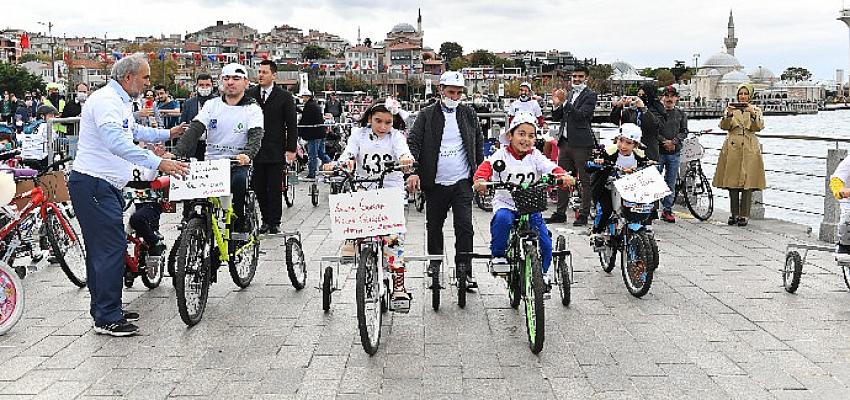 Üsküdar Belediyesi pedal çevirerek Serebral Palsi hastası çocuklar için farkındalık yarattı