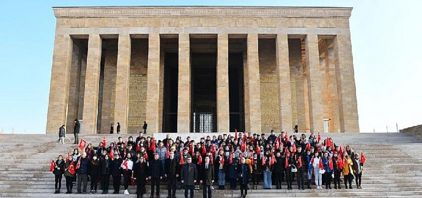 Başkan Kanar 99 öğrenci ile Ata’nın huzuruna çıktı
