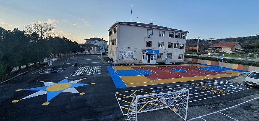Dilovası Köseler Ortaokuluna basketbol ve voleybol sahası