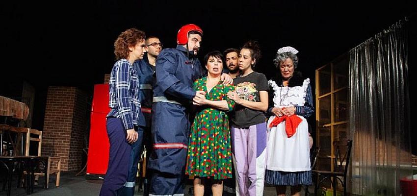 İzmir Şehir Tiyatroları, ikinci oyunu “Tavşan Tavşanoğlu” ile seyirciyle buluşuyor