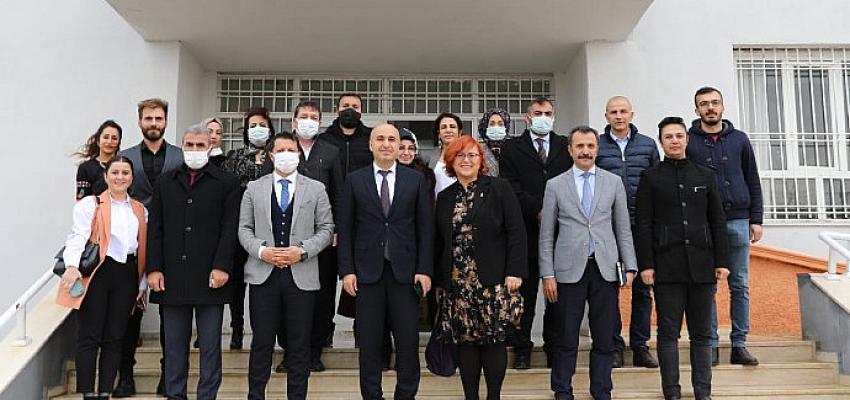 Tohum Otizm Vakfı Sınıf Donanımı Projesi kapsamında materyal donatılan 135. özel eğitim sınıf açılışı, Mardin’de İlkay Gündoğan desteğiyle gerçekleşti.