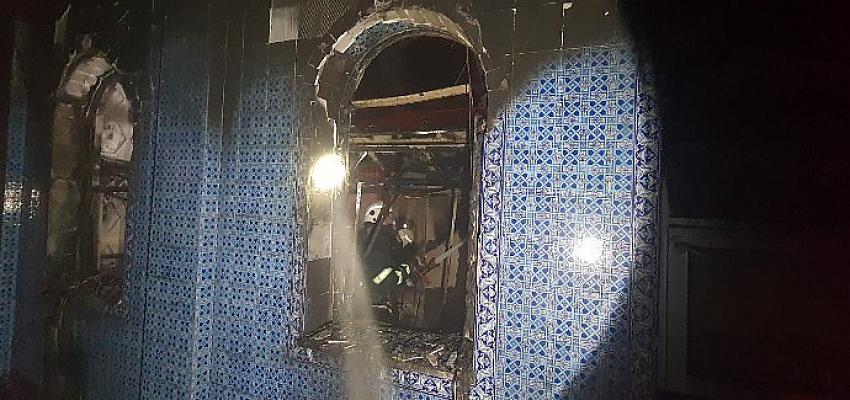Yangında hasar gören Bahtiyar Camisi’ni Büyükşehir onarıyor