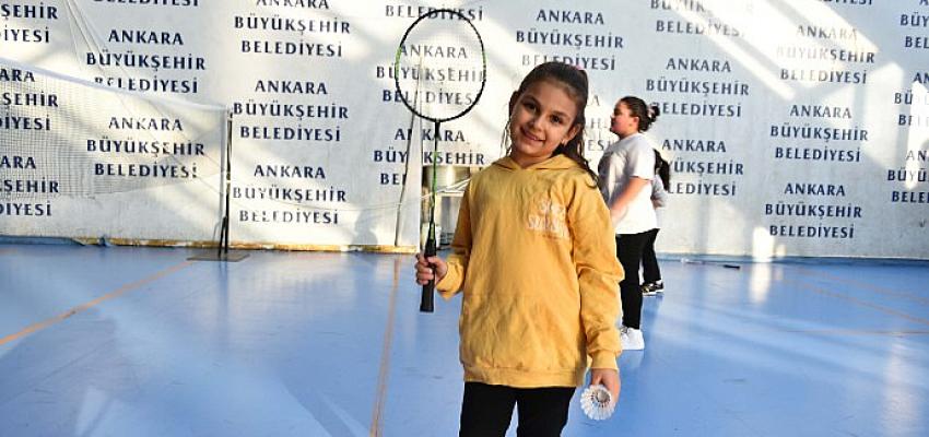 ASKİ Spor Kulübü başkentli çocukları Badminton ile tanıştırdı