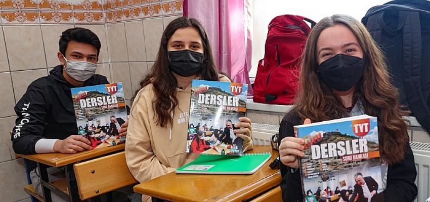 Nevşehir Belediyesi Tarafından Hazırlanan LGS ve TYT Soru Bankalarının Öğrencilere Dağıtımı Tamamlandı