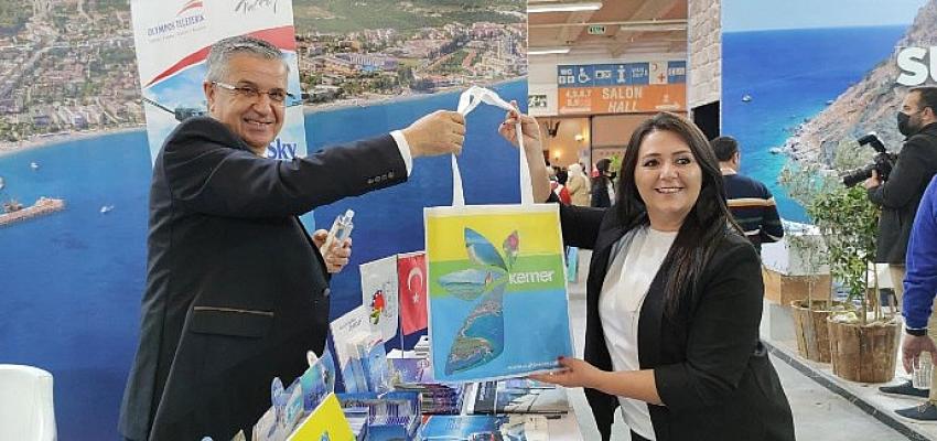 Başkan Topaloğlu, ABB Başkanı Böcek İle EMITT Fuarında Bir Araya Geldi
