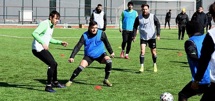Lider Aliağaspor FK, İzmirspor Maçına Hazırlanıyor