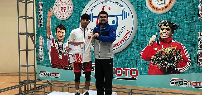 Nevşehir Belediyesi Gençlik ve Spor Kulübü Sporcusu Eray Çaylak Türkiye Şampiyonu