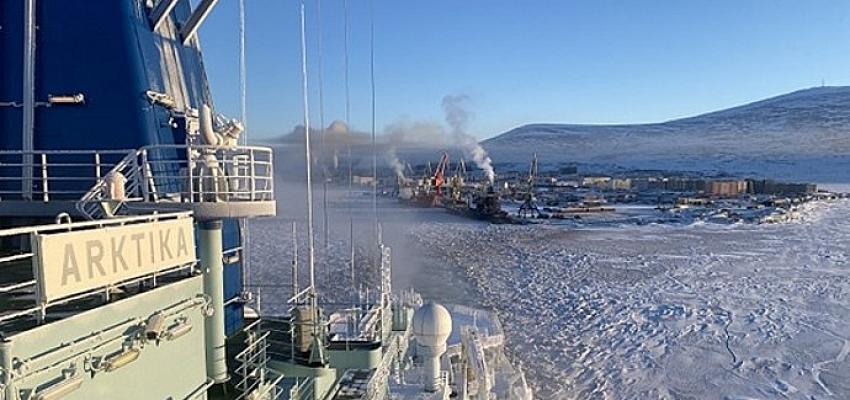 Rosatomflot’un Nükleer Enerji İle Çalışan Buzkıran Gemisi Arktika, İlk Doğu-Batı Refakati Görevine Başladı