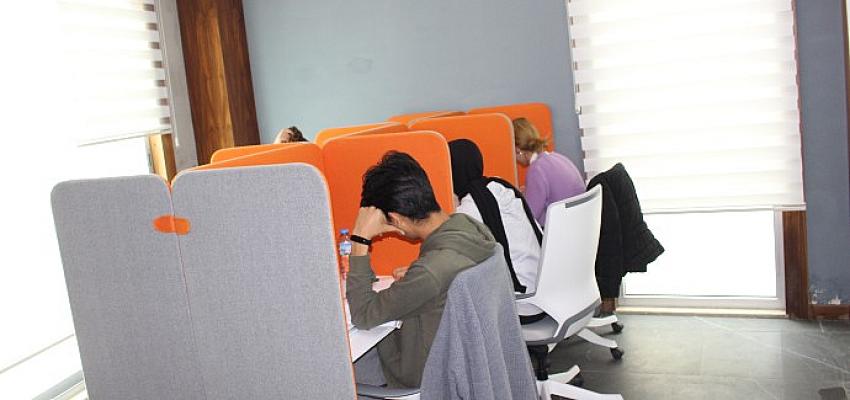 Türkbeleni Kütüphanesi öğrencileri misafir ediyor Sessiz ortamdaders çalışma imkanı