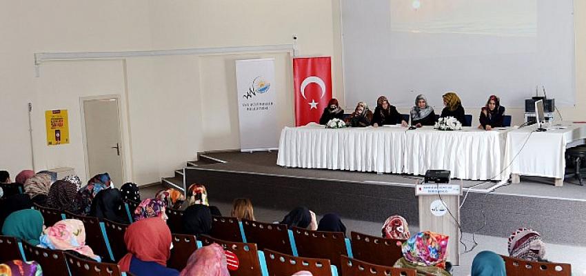 Van Büyükşehir Belediyesi, Miraç Kandili nedeniyle kadınlara yönelik Mevlid programı düzenledi.