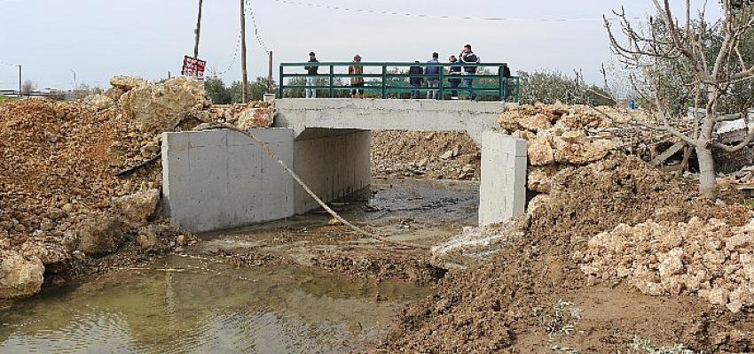 Büyükşehir,  Serik’te 50 yıldır beklenen köprüyü yeniledi