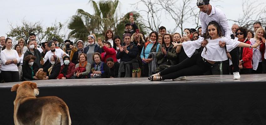Büyükşehir’den 8 Mart’a özel dans gösterisi