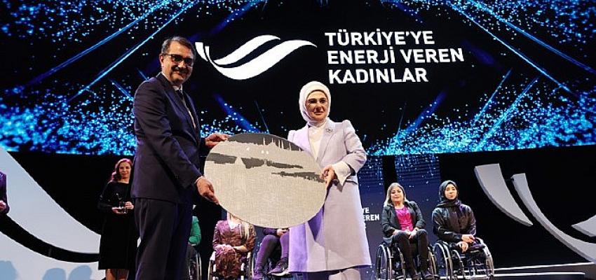 Emine Erdoğan’dan Bağcılarlı sporculara ödül