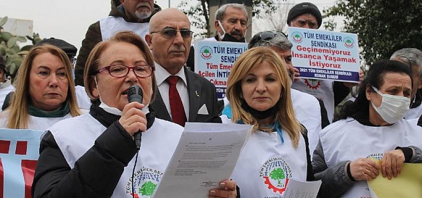 İzmir’de emeklilerden zam isyanı: Sokağa indiler, faturaları yaktılar
