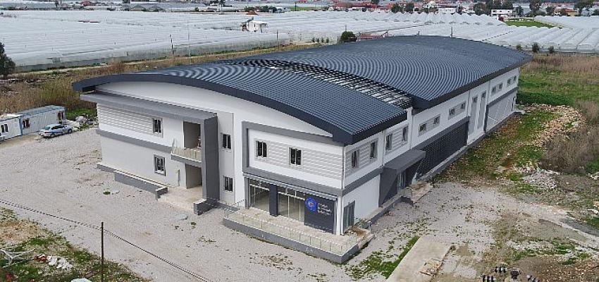 Kaş Ova Spor Salonu’nda inşaat bitti ikmal çalışmaları başladı