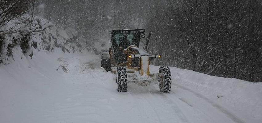 Yoğun kar yağışında yollarda sıkıntı yaşanmadı