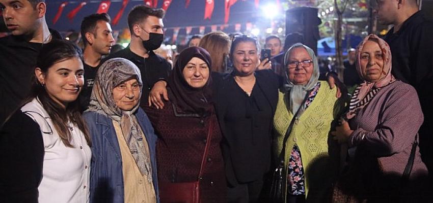 Aydın Büyükşehir Belediyesi Atatürk Kent Meydanı’nda İftar Programı Yaptı