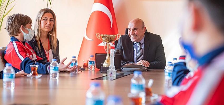 Başkan Soyer: “İzmir’e şampiyonluk kupasını getireceğinizden eminim”