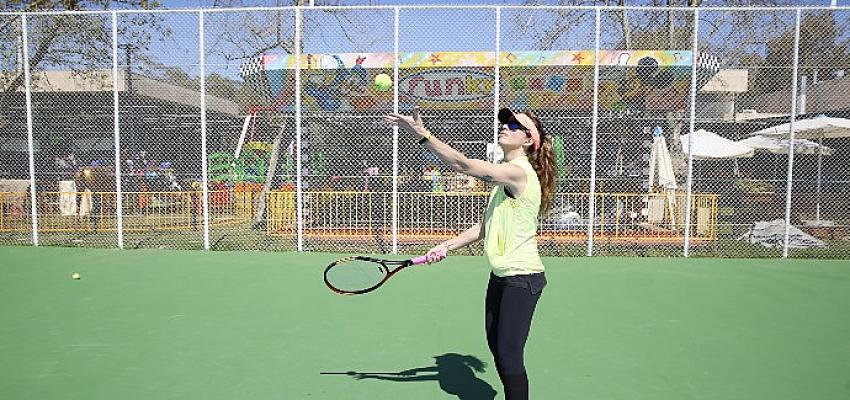 Büyükşehir’in yenilediği tenis kortları açıldı