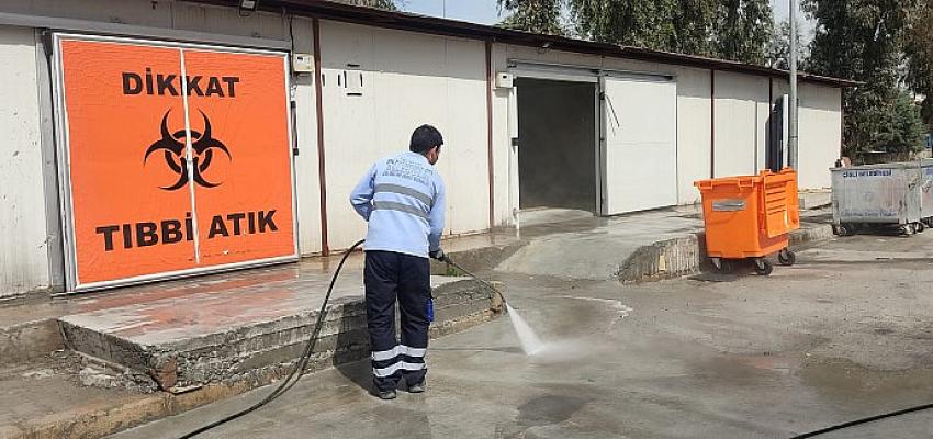 Çiğli’de grevin ardından temizlik çalışmaları başlatıldı