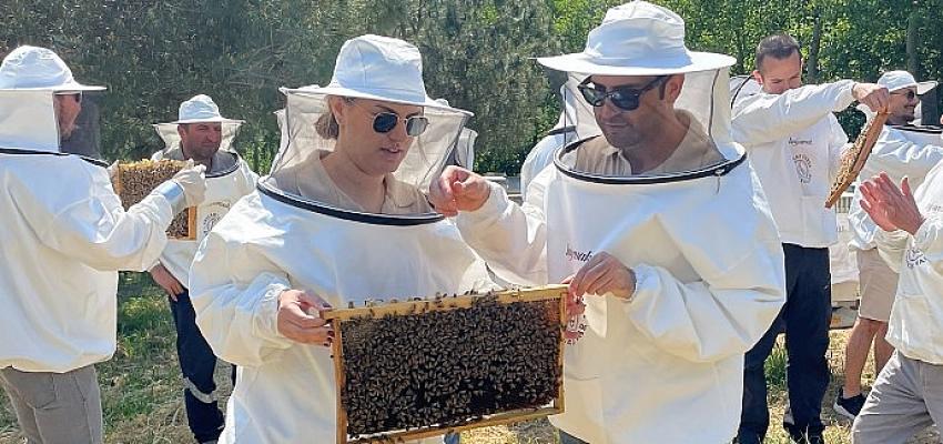 Balparmak ”Arılar Varsa Gelecek Var” Diyerek Dünya Arı Günü’nü Güçlü Farkındalık Projeleri ile Sahiplenmeye Devam Ediyor