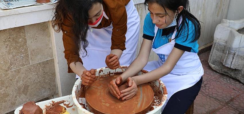 Dokuz Eylül, Çocukları Seramik Sanatıyla Buluşturdu