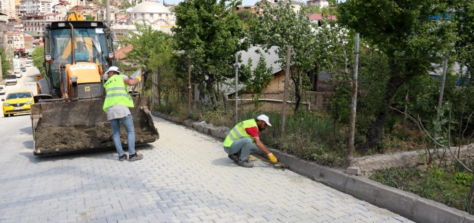 Gebze Topal Osman Ağa Caddesi kilitli parke taşı ile yenilendi