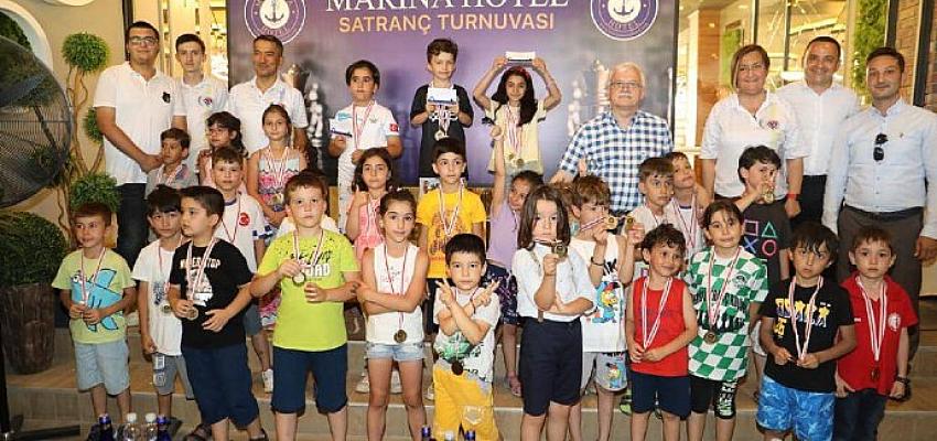 Burhaniye Yaza Merhaba Satranç Turnuvası Tamamlandı