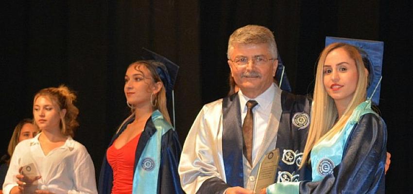 EÜ Emel Akın Meslek Yüksekokulu mezunlarını sektöre uğurladı