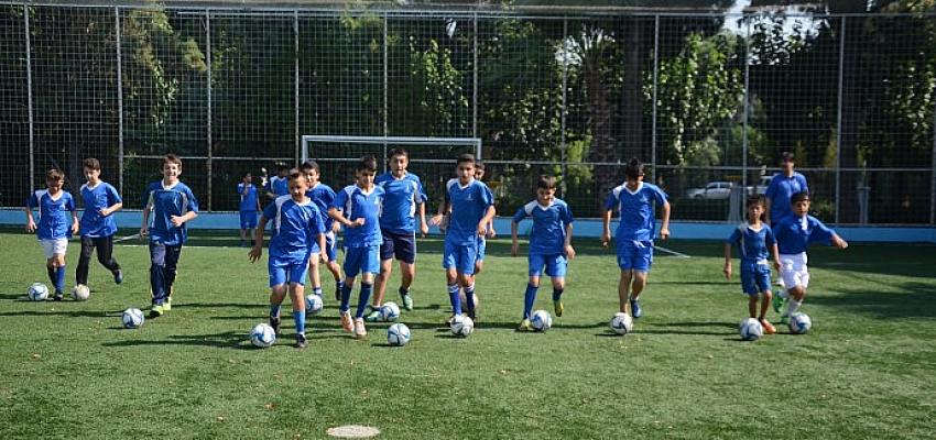 İzmir Büyükşehir Belediyesi’nin yaz spor okulları 20 Haziran’da açılıyor