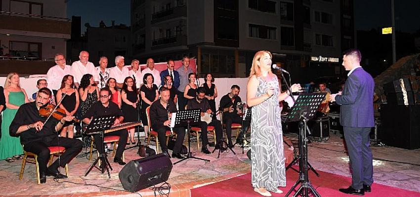 Karabağlar TSM Korosu “Yaz Konseri”yle vatandaşlarla buluştu