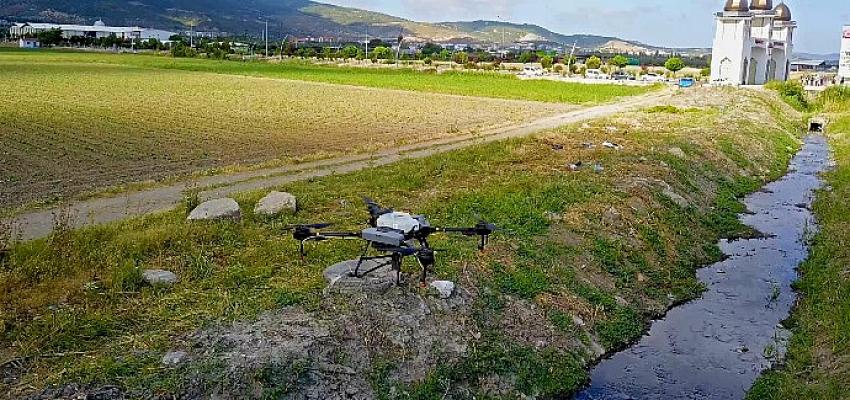 Kınık Belediyesi , Sıcakların Artmasıyla Larva ve Uçkun Mücadelesi Kapsamında Drone İle İlaçlama Çalışması Başlattı