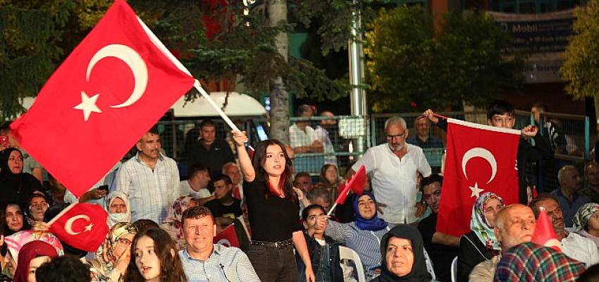 Bayrak Uğruna Türkiye Aşkına Gölcük Dimdik Ayakta