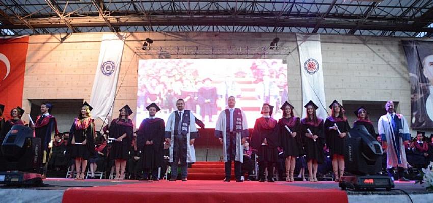 EÜTF’de yeni dönem mezunları sağlık sektörüne uğurlandı