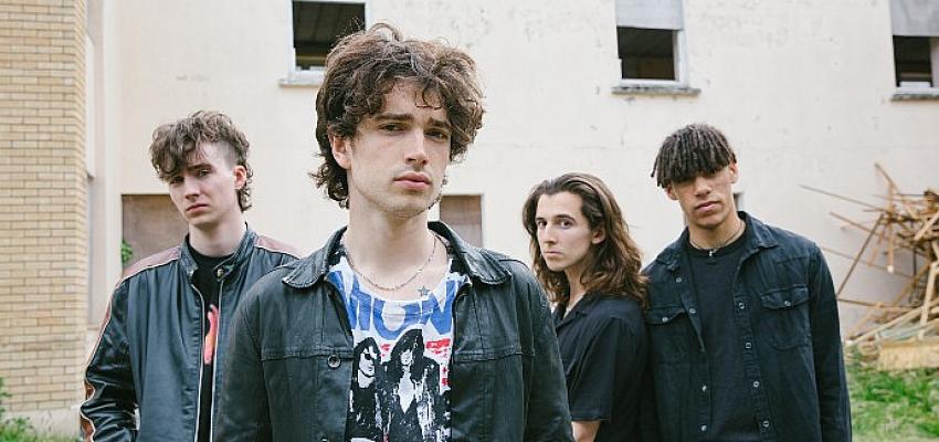İyimserliği ve isyankarlığı birleştiren özgün tarzlarıyla indie rock sahnesinde yükselen Inhaler, Zorlu PSM’de Arctic Monkeys’in ön grubu olarak sahne alacak!