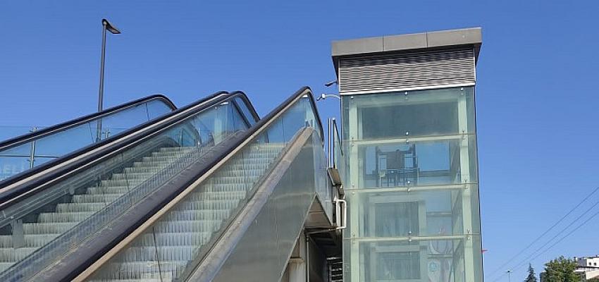 Şehit Murat Tevlim Üst Geçidinde kuzey asansöre pano değişimi