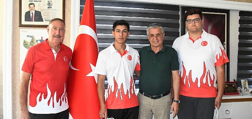 Milli sporcu Mikail Şen’den başkan Topaloğlu’na ziyaret