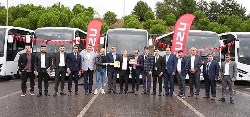 Anadolu Isuzu Yetkili Satıcısı Enke Otomotiv’den Ofses Turizm’e 15 adet Novo Lüx midibüs teslimatı