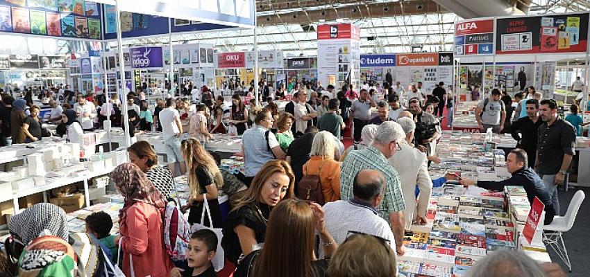 Antalya Kitap Fuarı’nın 5’nci gününde de ziyaretçi rekoru
