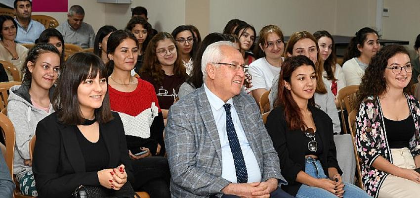 Atatürk Yükseköğrenim Kız Öğrenci Yurdu’nda keyifli söyleşi
