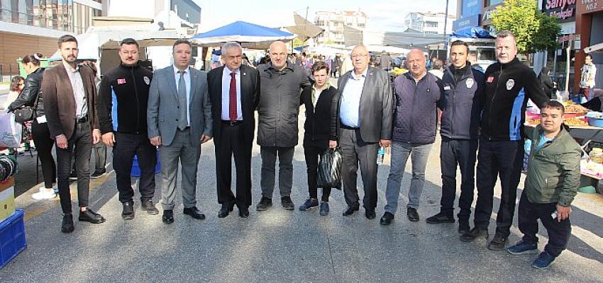 Başkan Erkiş pazarda ekonominin nabzını tuttu