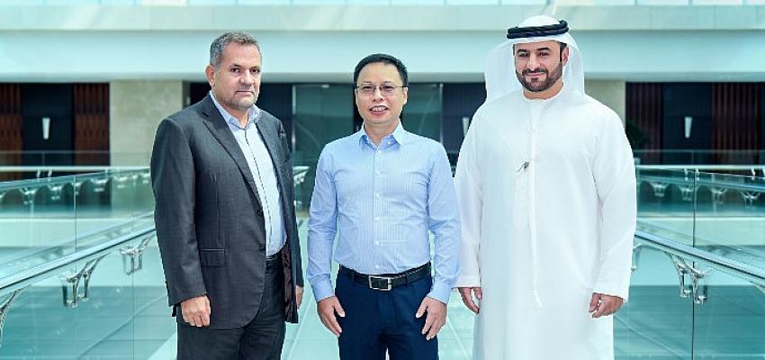 Emirates ve teknoloji devi Huawei yolcu deneyimi odaklı çalışmaları inceledi