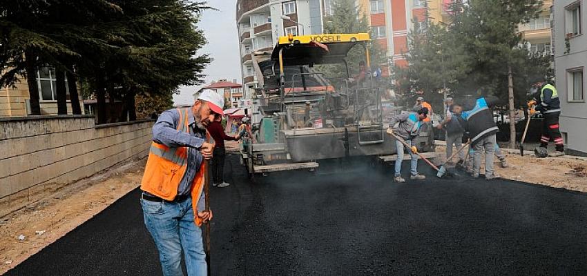 Nevşehir Belediye Ekiplerinin Esentepe Mahallesi’nde Sıcak Asfalt Mesaisi