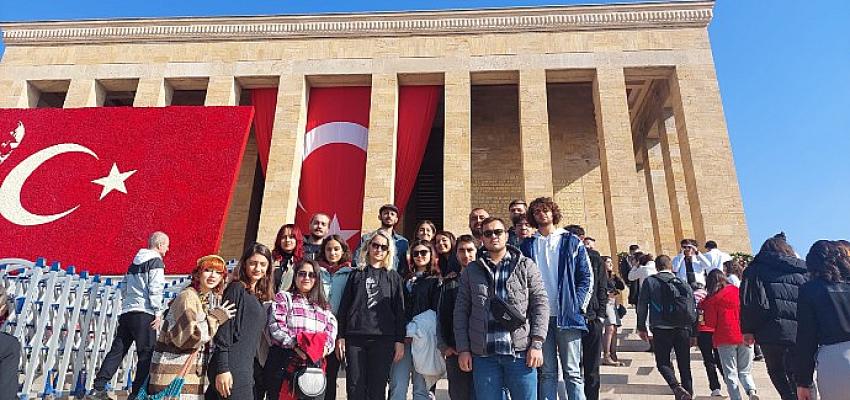 Antalya Büyükşehirli öğrenciler Ata’nın huzurunda