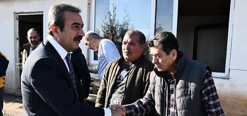 Çukurova Belediye Başkanı Soner Çetin yol işçileriyle kahvaltıda buluştu