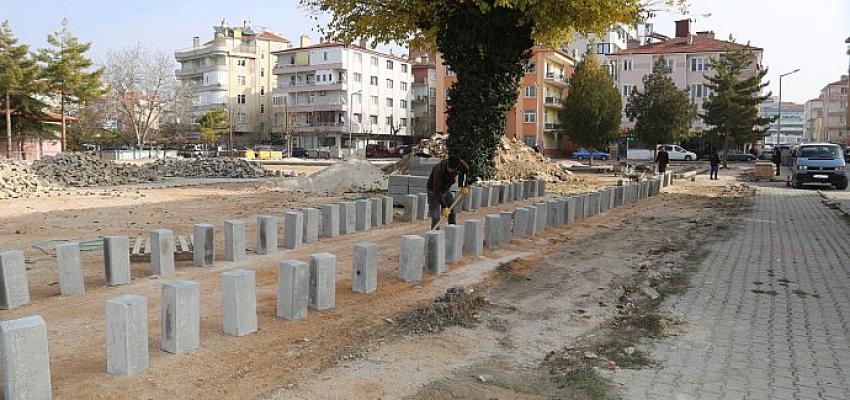 Karaman Belediyesi şehrin muhtelif bölgelerinde gerçekleştirdiği saha çalışmalarını aralıksız sürdürüyor